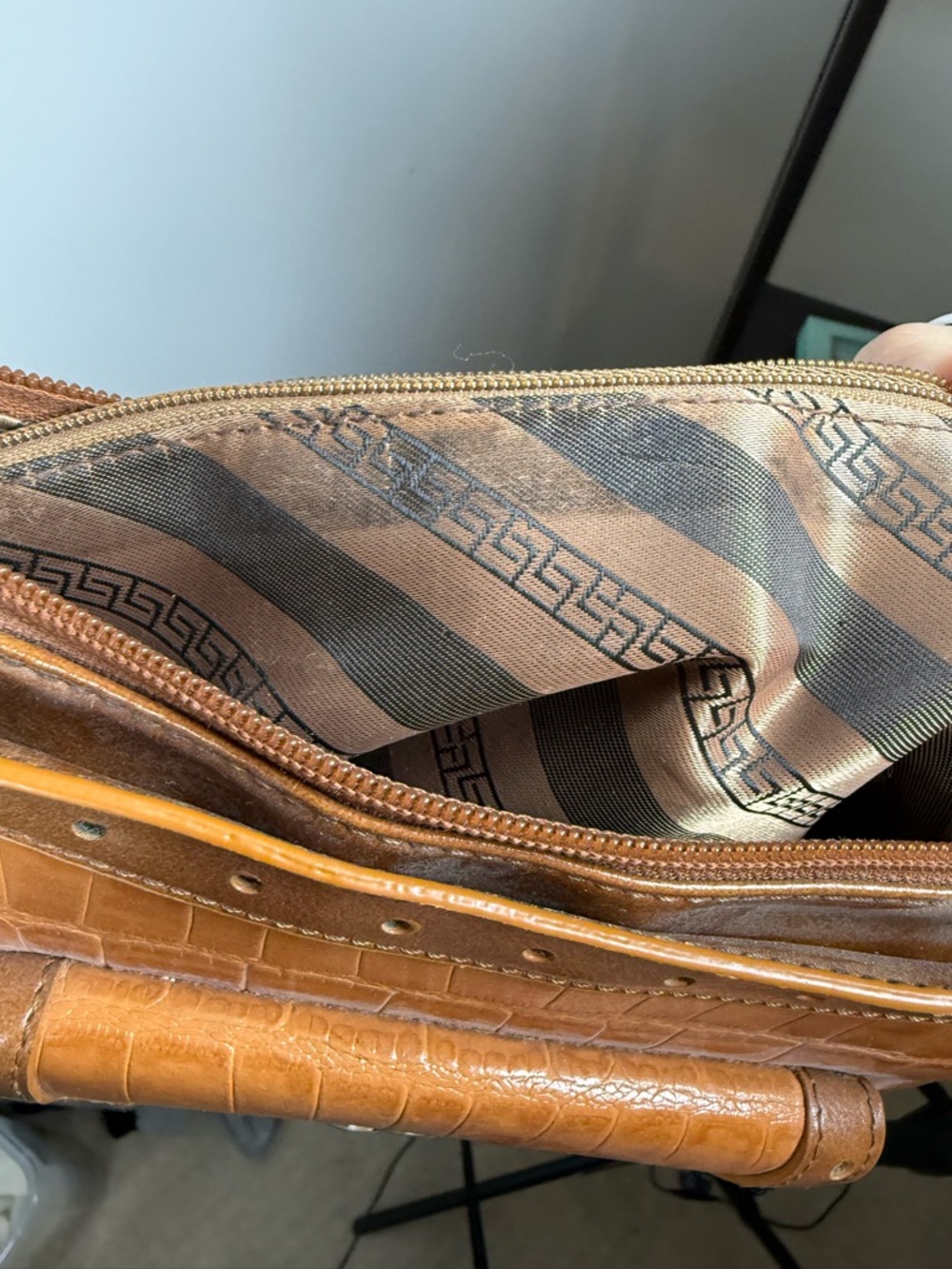 Faux Croc Embossed Western Vegan Leather Bag - Picture 10 of 10